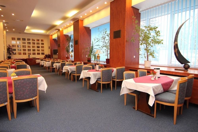 Imagen del bar/restaurante del Hotel Marttel. Foto 6