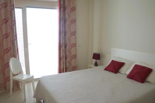 Imagen de la habitación del Hotel Martur Resort. Foto 7