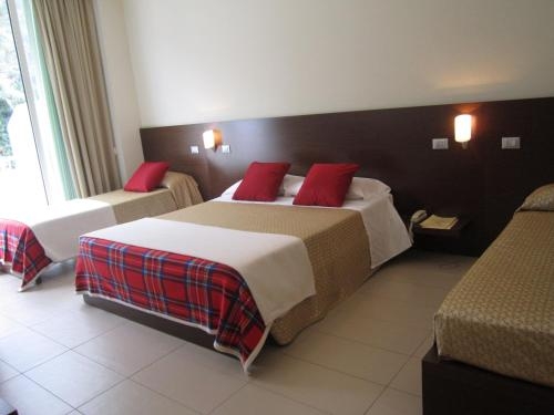 Imagen de la habitación del Hotel Martur Resort. Foto 8