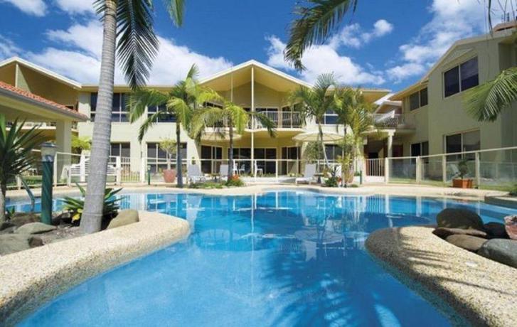 Imagen general del Hotel Marty's At Little Beach Apartments. Foto 4