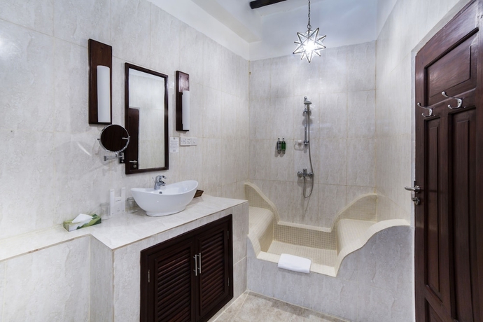 Imagen de la habitación del Hotel Maru Maru. Foto 16