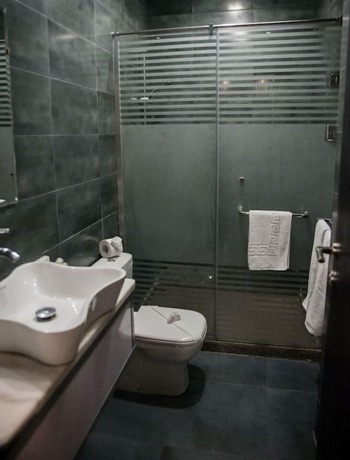 Imagen de la habitación del Hotel Marvel Stone. Foto 18