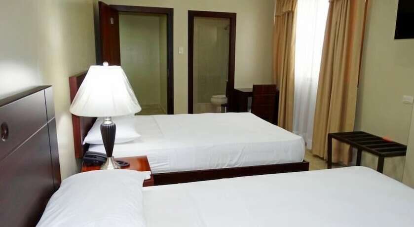 Imagen de la habitación del Hotel Marvento Suites. Foto 13