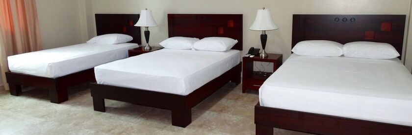 Imagen de la habitación del Hotel Marvento Suites. Foto 15