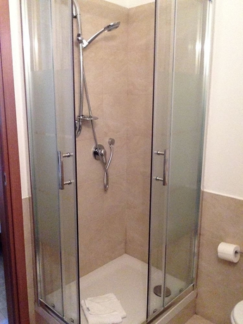 Imagen de la habitación del Hotel Marvi. Foto 6