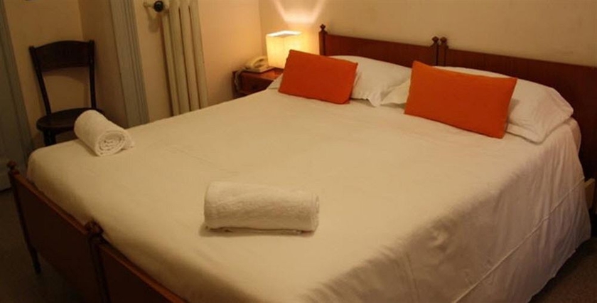 Imagen de la habitación del Hotel Marvi. Foto 11