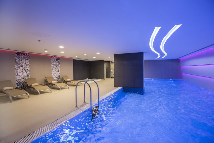 Imagen de la piscina del Hotel Marvie and Health. Foto 17