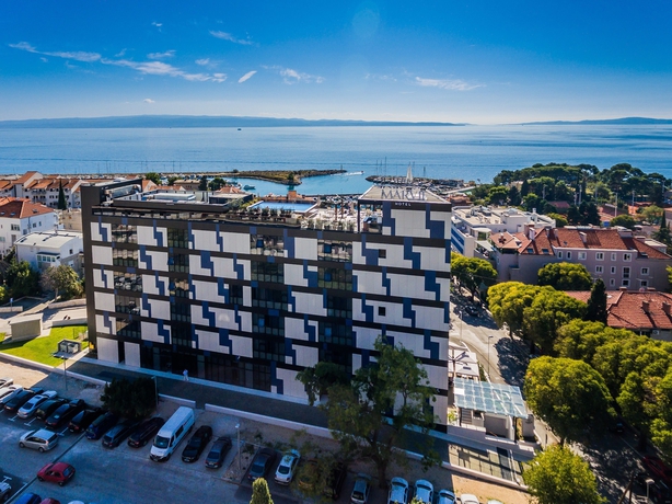 Imagen de los exteriores del Hotel Marvie and Health. Foto 12