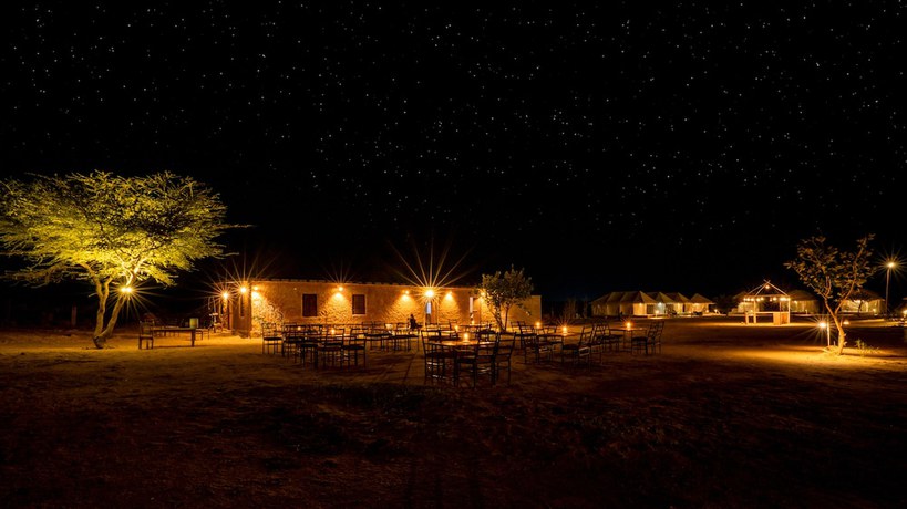 Imagen del bar/restaurante del Hotel Marvin Desert Camp. Foto 8