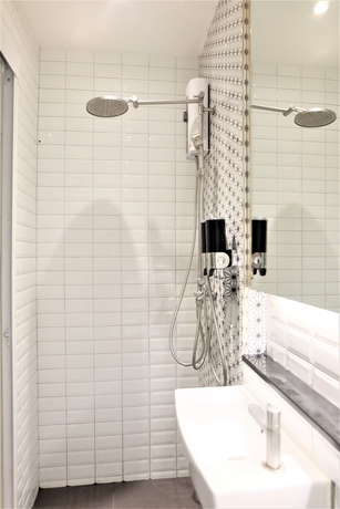 Imagen de la habitación del Hotel Marwin Space. Foto 7