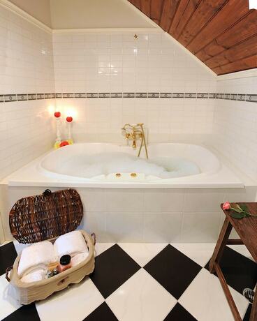 Imagen general del Hotel Mary Card's Coach House. Foto 2