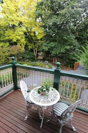 Imagen general del Hotel Mary Card's Coach House. Foto 7