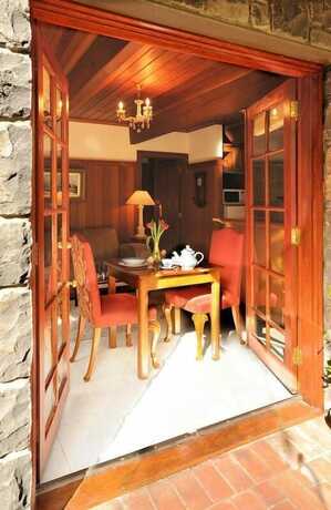 Imagen general del Hotel Mary Card's Coach House. Foto 8