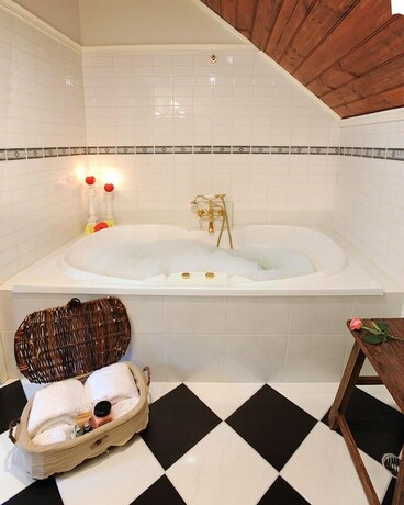 Imagen de la habitación del Hotel Mary Card's Coach House. Foto 22