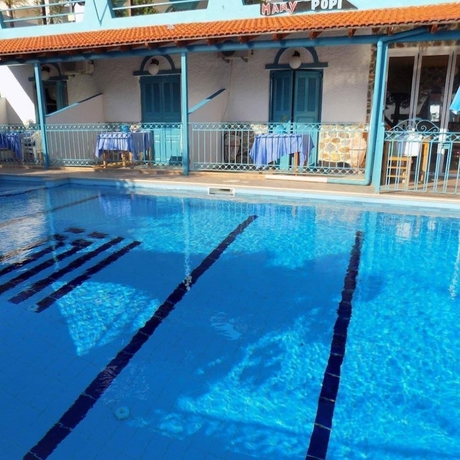 Imagen de la piscina del Hotel Mary Popi. Foto 15