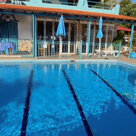 Imagen de la piscina del Hotel Mary Popi. Foto 17