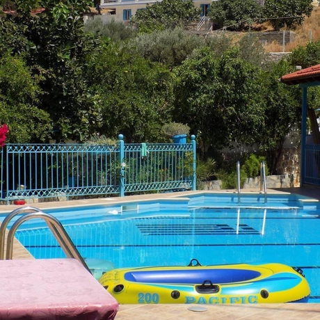 Imagen de la piscina del Hotel Mary Popi. Foto 18