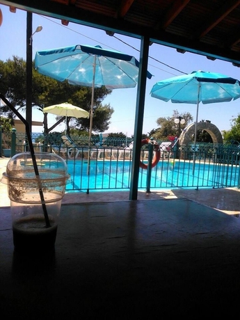 Imagen de la piscina del Hotel Mary Popi. Foto 19
