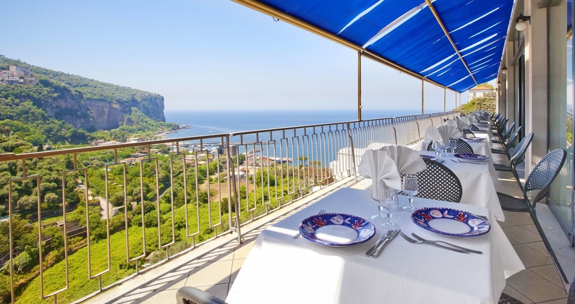 Imagen del bar/restaurante del Hotel Mary, Vico Equense. Foto 4