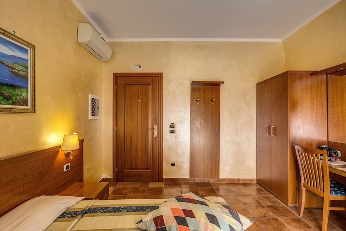 Imagen de la habitación del Hotel Maryelen. Foto 2