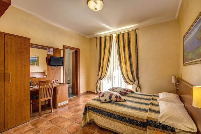 Imagen de la habitación del Hotel Maryelen. Foto 11