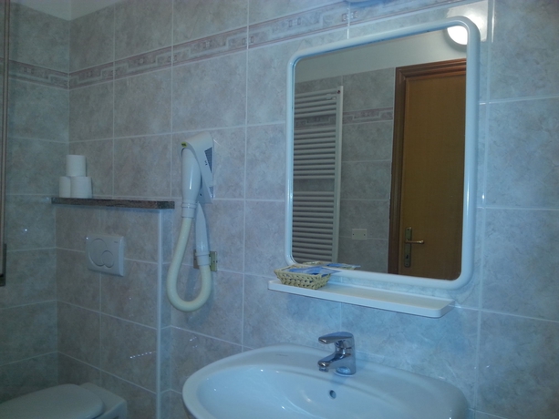 Imagen de la habitación del Hotel Marylise. Foto 4