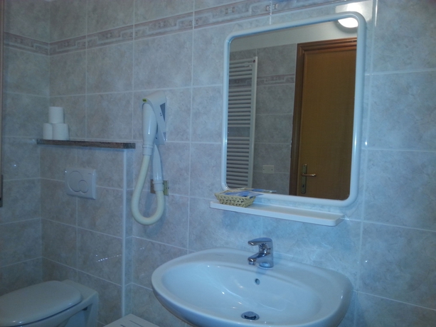 Imagen de la habitación del Hotel Marylise. Foto 8