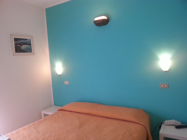 Imagen de la habitación del Hotel Marylise. Foto 9