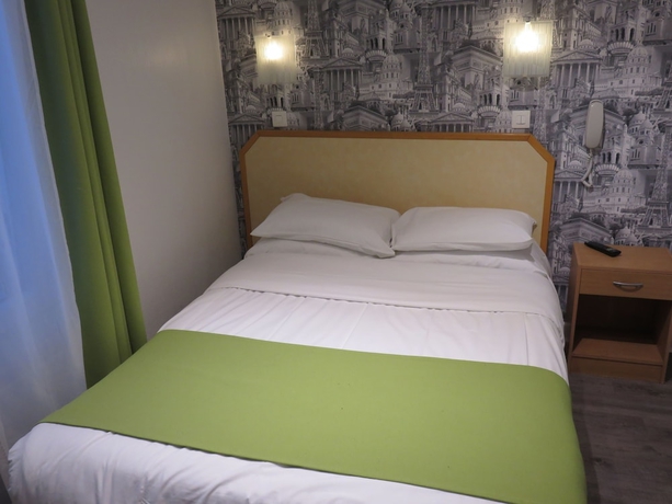 Imagen de la habitación del Hotel Mary's République. Foto 9