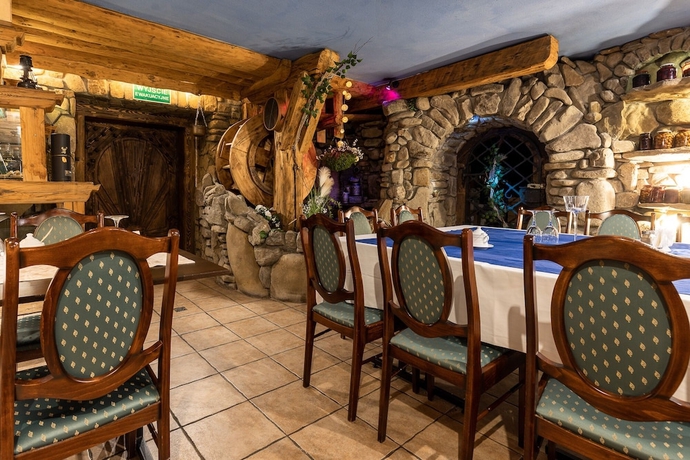 Imagen del bar/restaurante del Hotel Marysin Dw&oacute;r. Foto 2