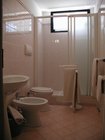 Imagen de la habitación del Hotel Marystella. Foto 6