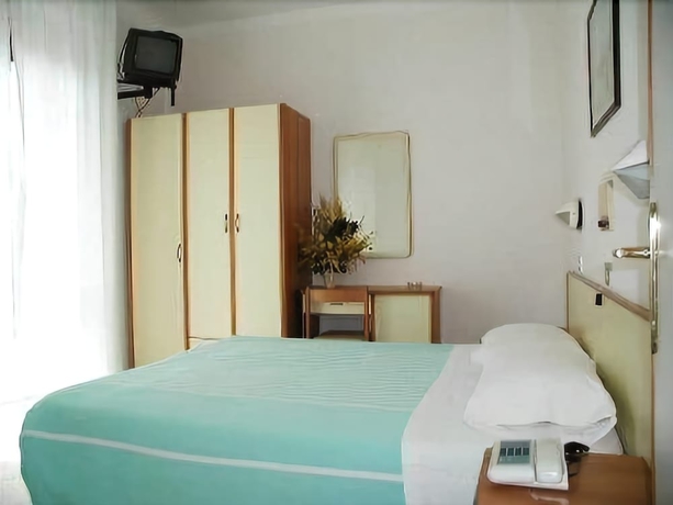 Imagen de la habitación del Hotel Marystella. Foto 9