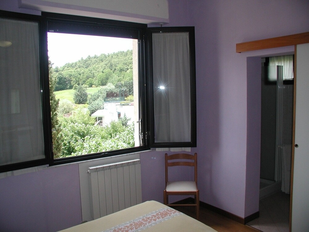 Imagen de la habitación del Hotel Marystella. Foto 11