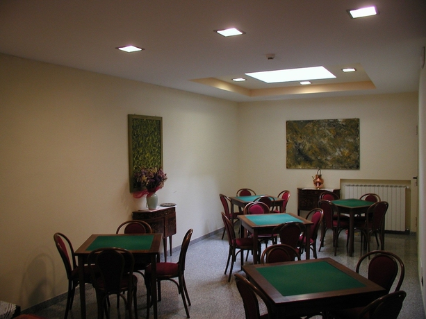 Imagen del bar/restaurante del Hotel Marystella. Foto 2