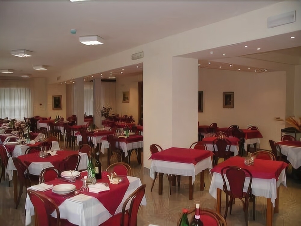 Imagen del bar/restaurante del Hotel Marystella. Foto 3