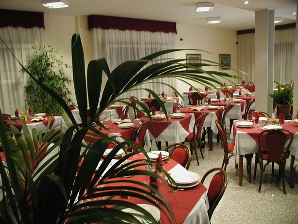 Imagen del bar/restaurante del Hotel Marystella. Foto 4