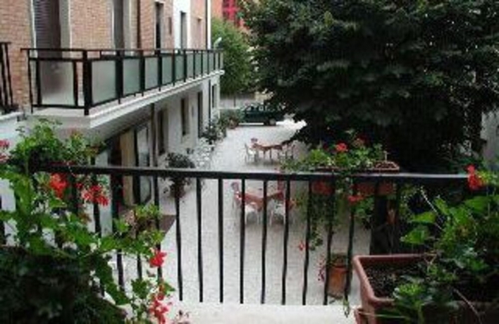 Imagen de los exteriores del Hotel Marystella. Foto 12