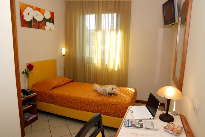 Imagen de la habitación del Hotel Marzia. Foto 9