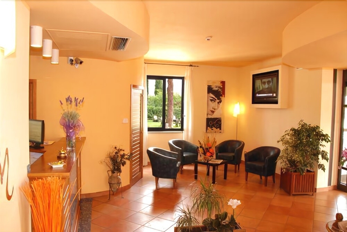 Imagen de los interiores del Hotel Marzia. Foto 19