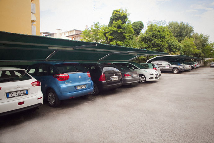 Imagen de los exteriores del Hotel Marzia Holiday Queen. Foto 8