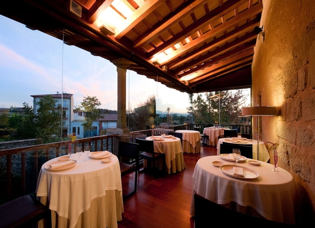 Imagen del bar/restaurante del Hotel Mas Albereda. Foto 7