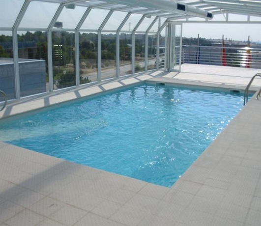 Imagen de la piscina del Hotel Mas Camarena. Foto 16