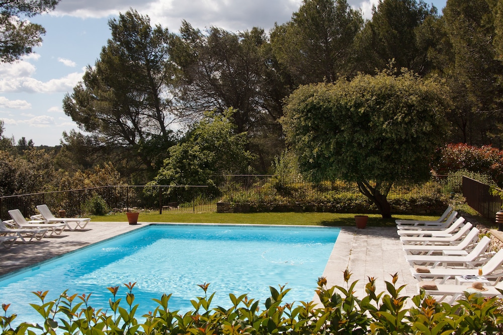 Imagen de la piscina del Hotel Mas De Fauchon. Foto 20