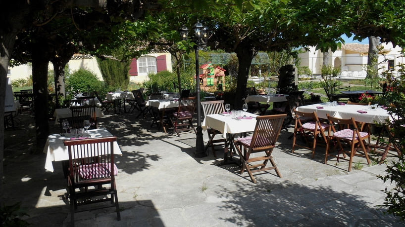 Imagen del bar/restaurante del Hotel Mas De La Feniere. Foto 9