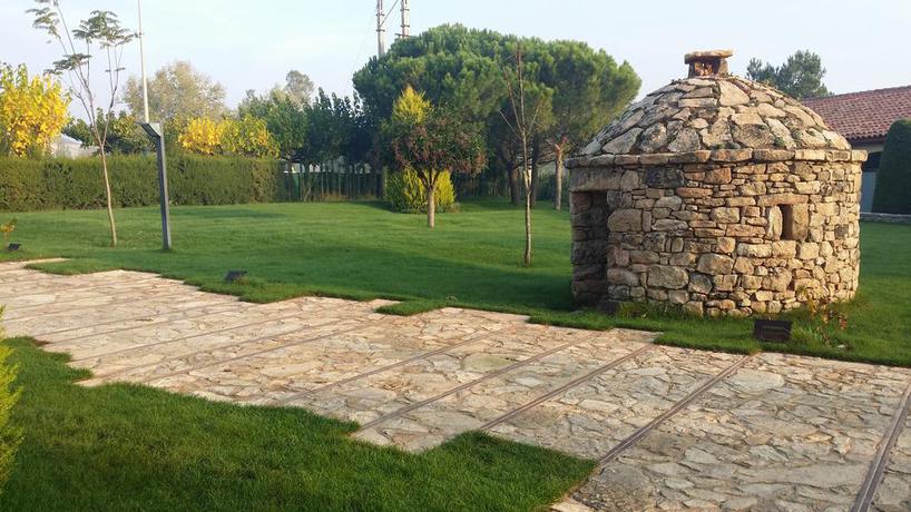 Imagen de los exteriores del Hotel Mas De La Sala. Foto 8