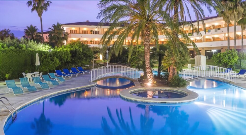 Imagen de la piscina del Hotel Mas Gallau. Foto 18