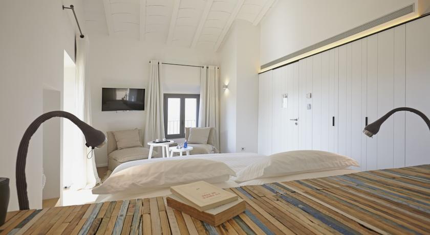 Imagen de la habitación del Hotel Mas Lazuli. Foto 4