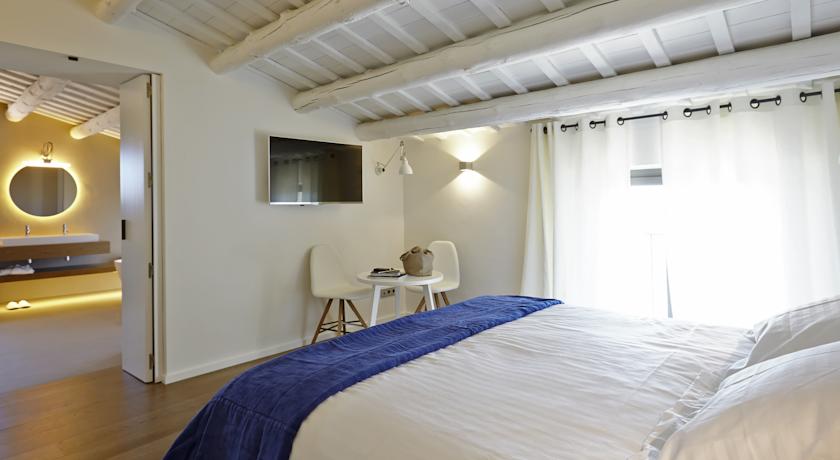 Imagen de la habitación del Hotel Mas Lazuli. Foto 5