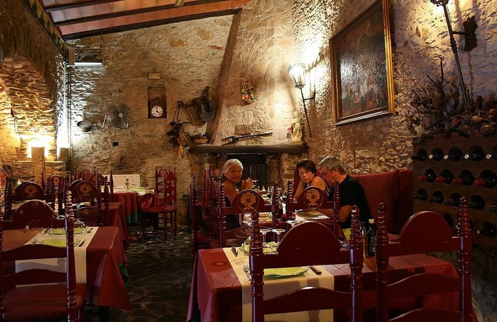 Imagen del bar/restaurante del Hotel Mas Palou. Foto 2