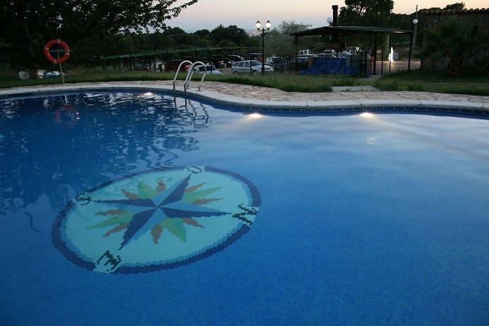 Imagen de la piscina del Hotel Mas Palou. Foto 11
